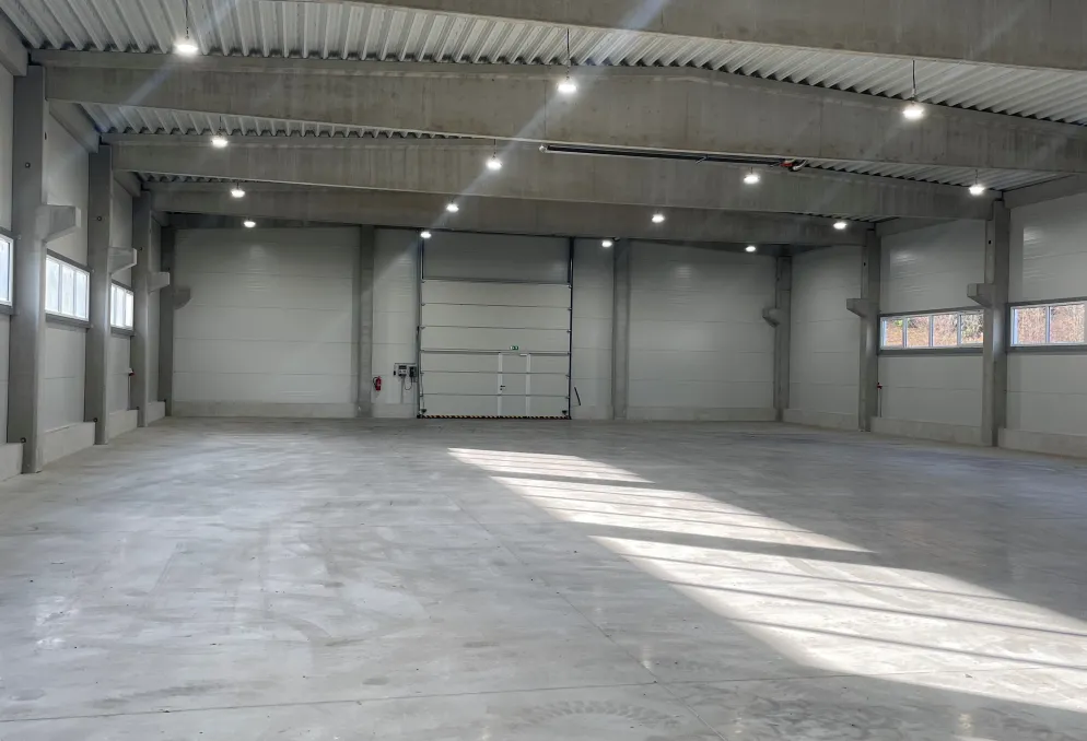 Skladový prostor - HUSINEC - dvě haly k dispozici IHNED - Husinec (2)