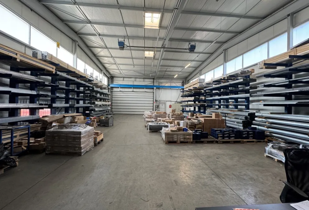 Skladový prostor - CHOMUTOV - 4500 m2 hala k pronájmu nebo ke koupi - výroba/sklad - Chomutov (2)