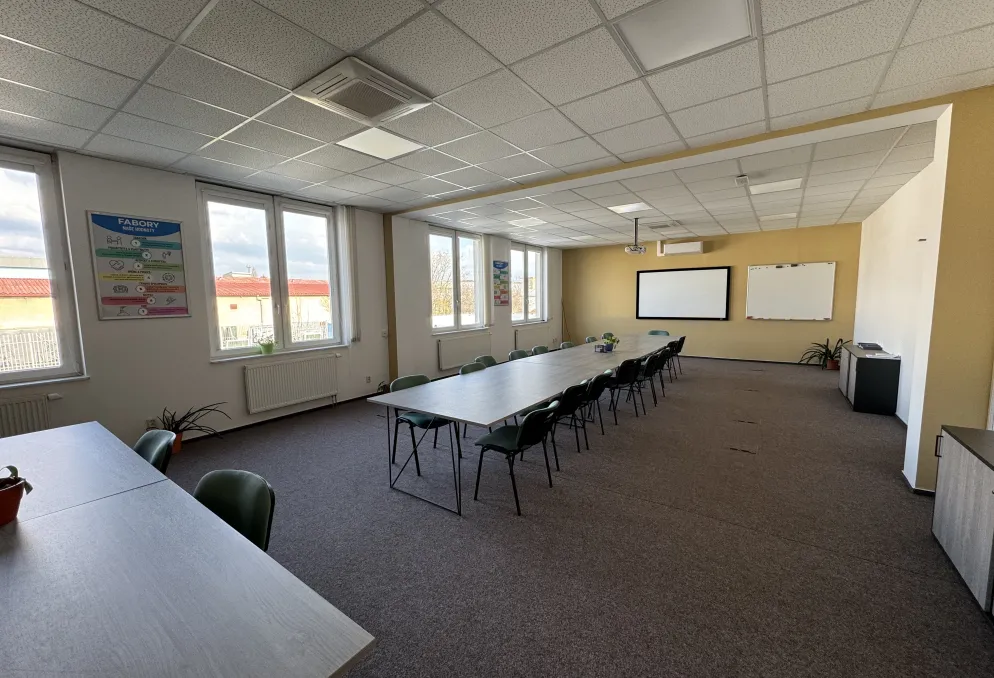 Skladový prostor - CHOMUTOV - 4500 m2 hala k pronájmu nebo ke koupi - výroba/sklad - Chomutov (3)