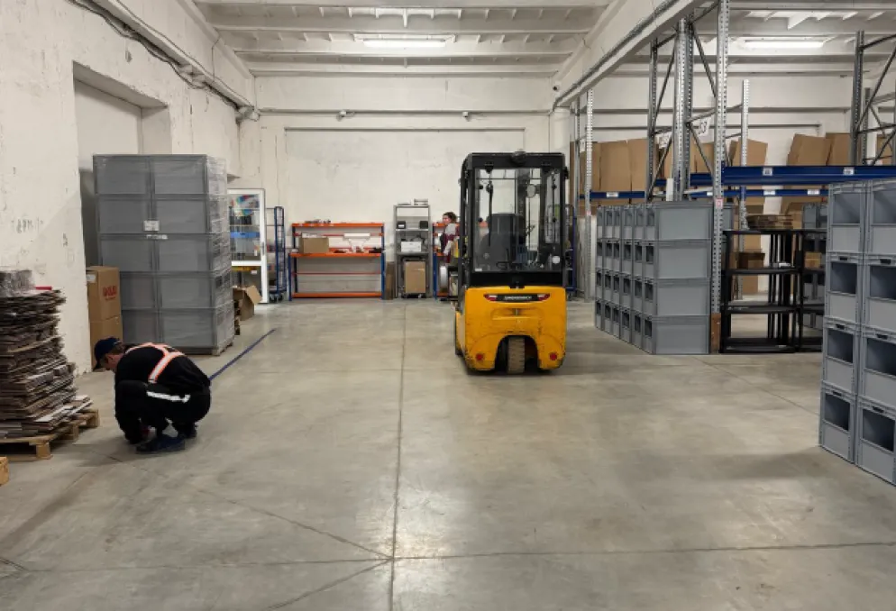 Skladový prostor - CHARVATCE - dostupné haly o 1 500 m2 - Podbradec (7)