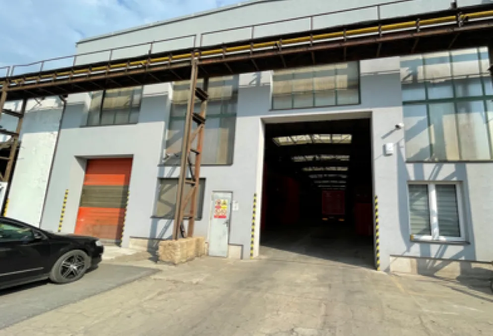 Skladový prostor - ČELÁKOVICE - 1 500 m2 netemperovaný prostor k dispozici - Čelákovice (1)