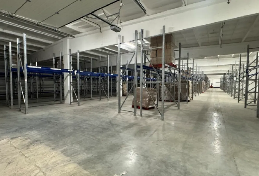 Skladový prostor - CHARVATCE - dostupné haly o 1 500 m2 - Podbradec (4)