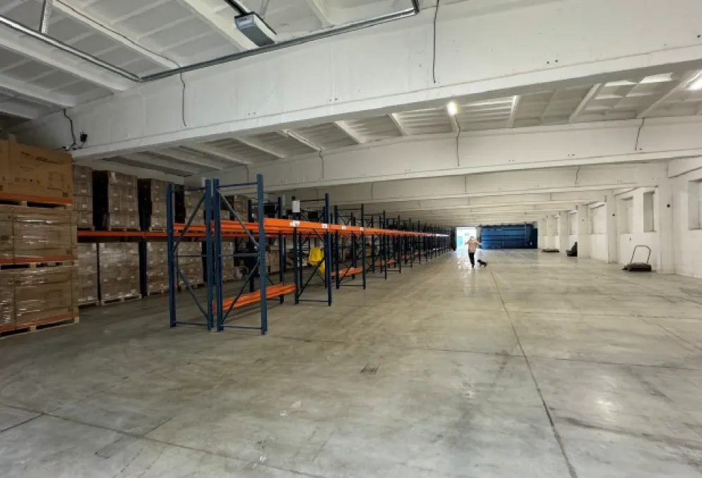 Skladový prostor - CHARVATCE - dostupné haly o 1 500 m2 - Podbradec (3)