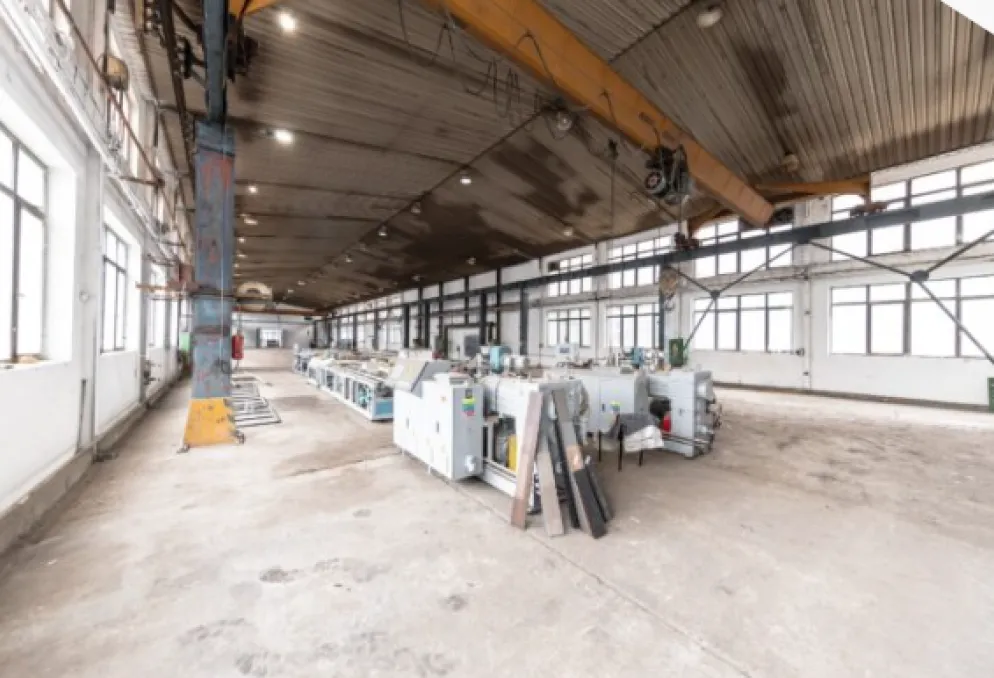 Skladový prostor - ÚSTÍ NAD LABEM - prostory 500 m2 prodejna - Krásné Březno (1)