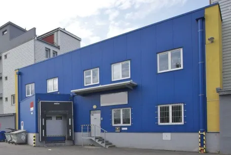 HORNÍ POČERNICE - 950 m2 + kanceláře k dispozici 