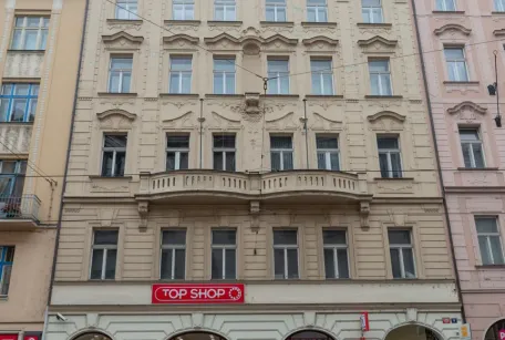 Revoluční 8