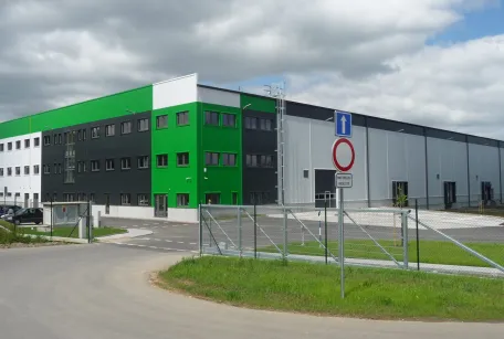 ČESKÁ TŘEBOVÁ- se službami nebo bez 2 500 m2 k dispozici
