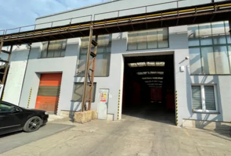 ČELÁKOVICE - 1 500 m2 netemperovaný prostor k dispozici