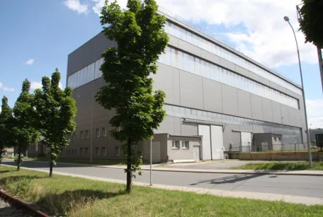 PLZEŇ BORSKÁ POLE - prostory s jeřábem ihned k dispozici