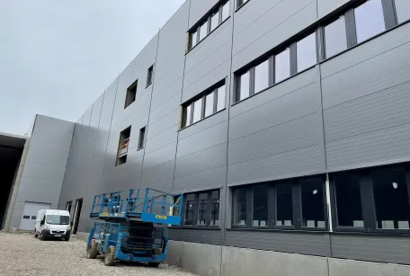 NEHVIZDY - showroom/kanceláře k dispozici ihned 